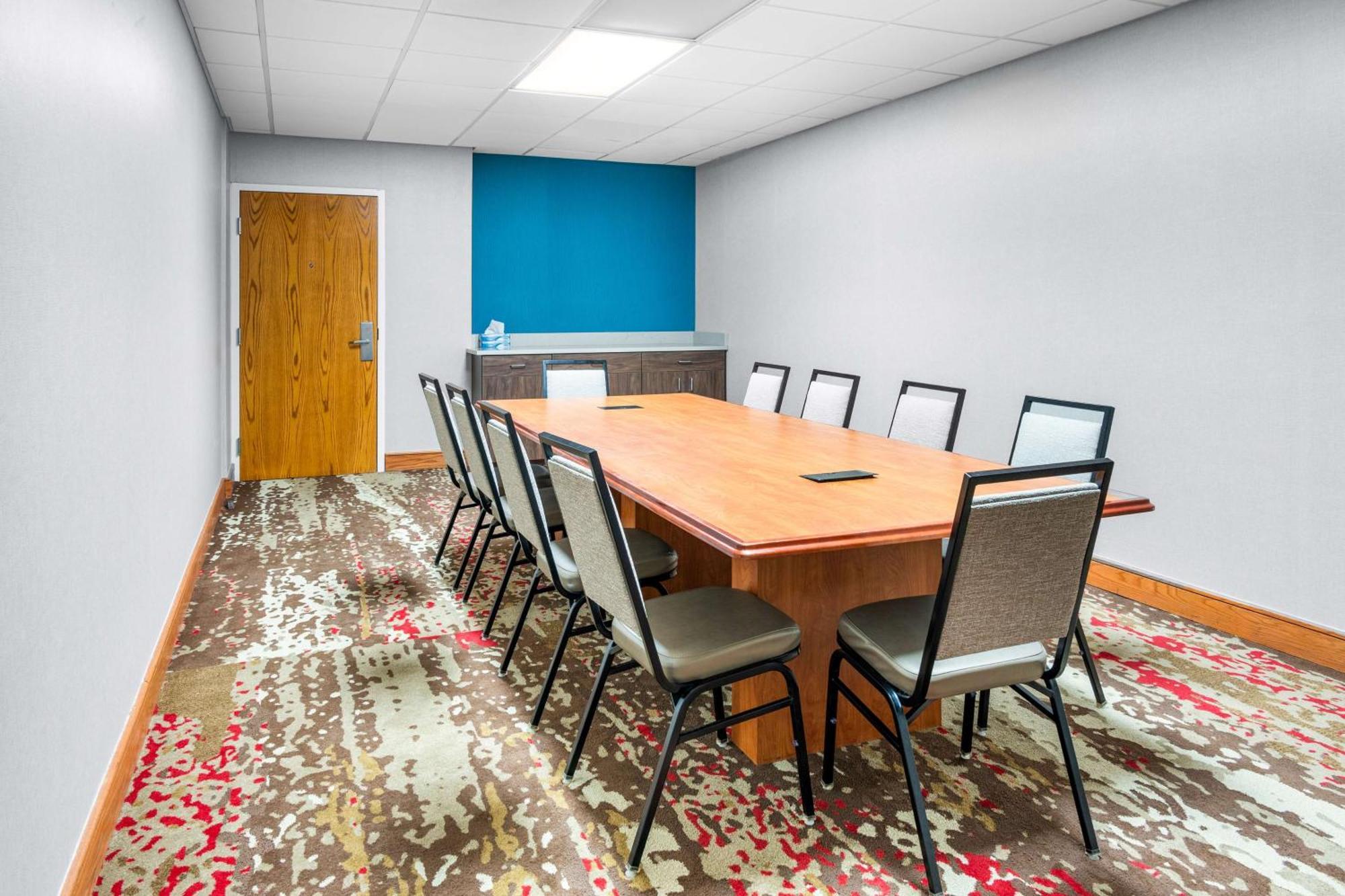 Hampton Inn Grand Rapids/North Уолкер Экстерьер фото